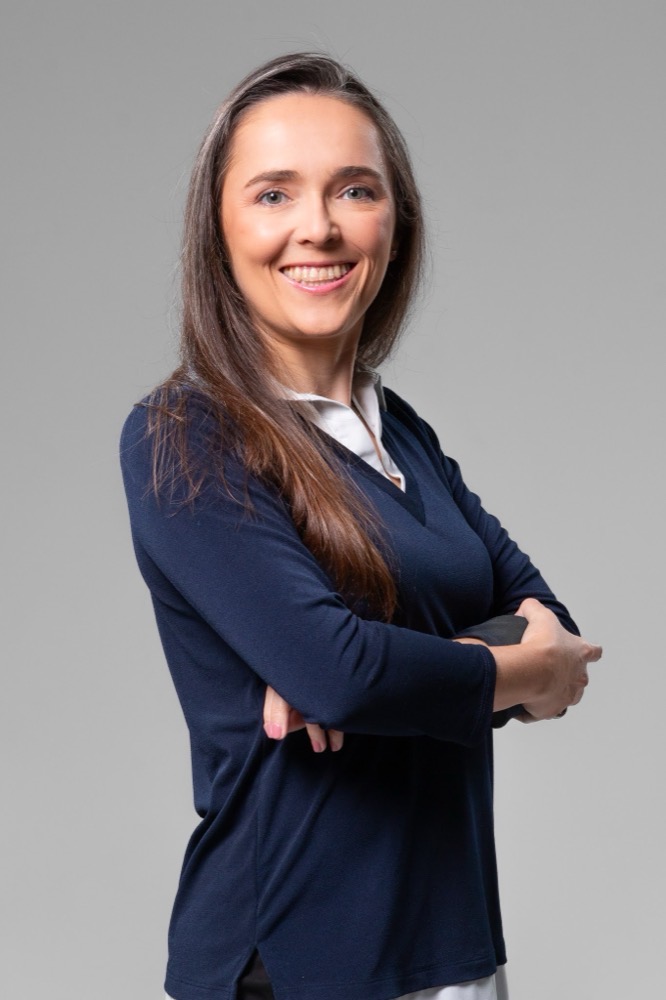 Fabiana, founder of Via Alignment and Leadership Clarity Partner